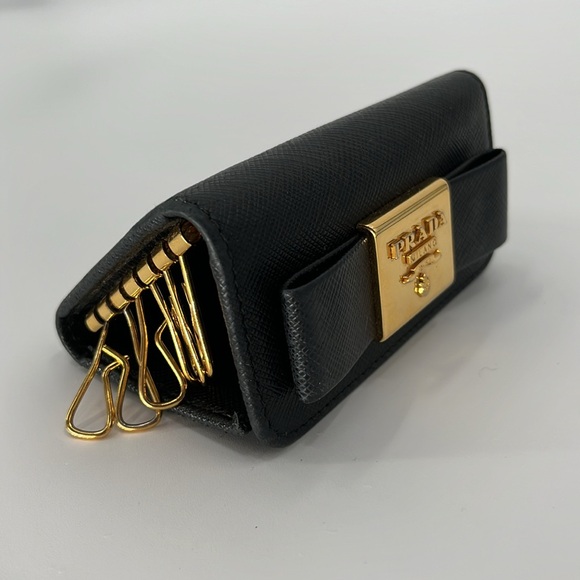 Prada Black Saffiano Bow Ribbon Key Case on Chain - Picture 4 of 12